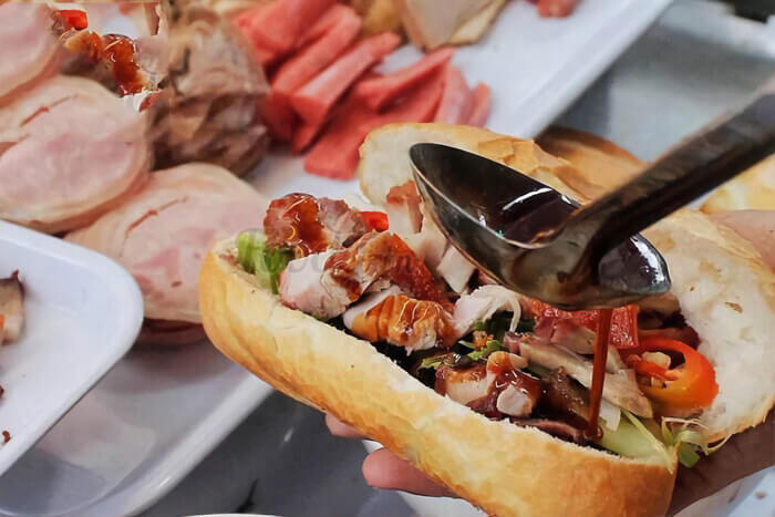 một ổ bánh mì thịt bao nhiêu calo