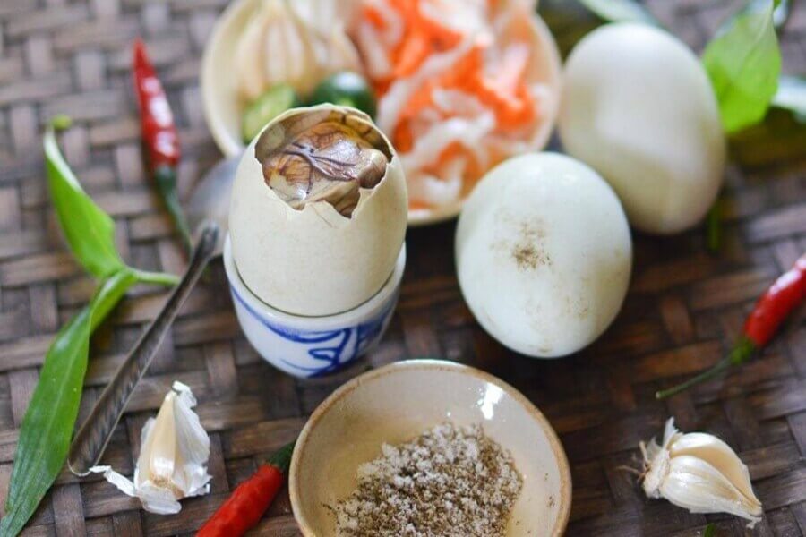 1 quả trứng vịt lộn bao nhiêu calo