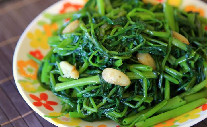 calo rau muống xào tỏi