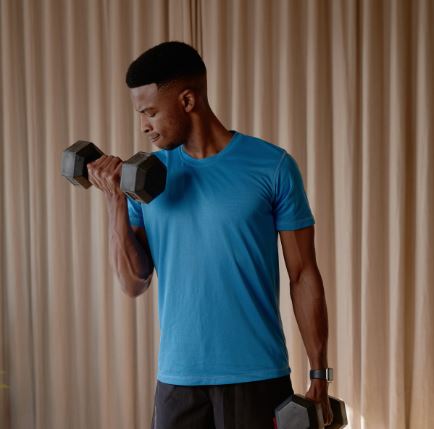 tập tay tại nhà với tạ đơn