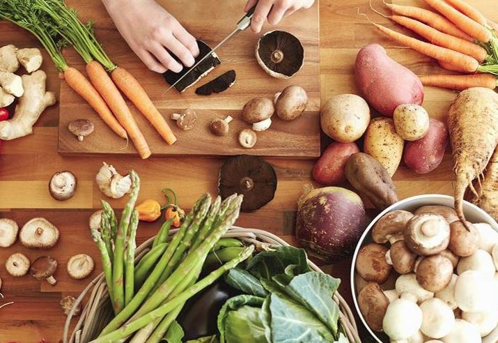 chế độ ăn cho người uống thuốc chống đông máu