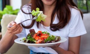 chế độ ăn uống cho người bị viêm bàng quang