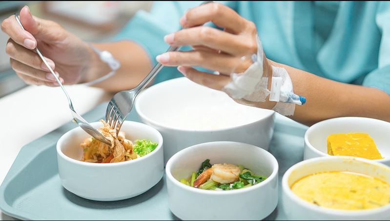 chế độ ăn uống sau phẫu thuật