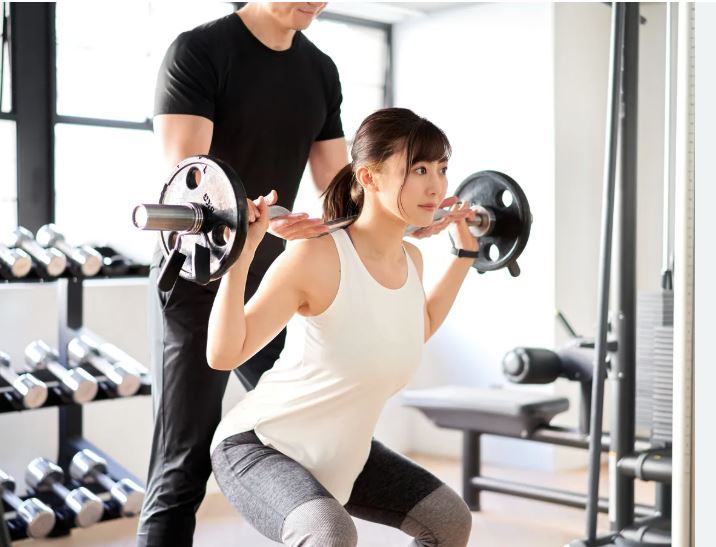 huấn luyện viên phòng fitness
