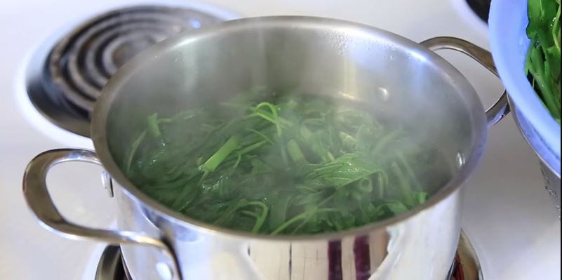 rau muống có gây hại cho người đau dạ dày không